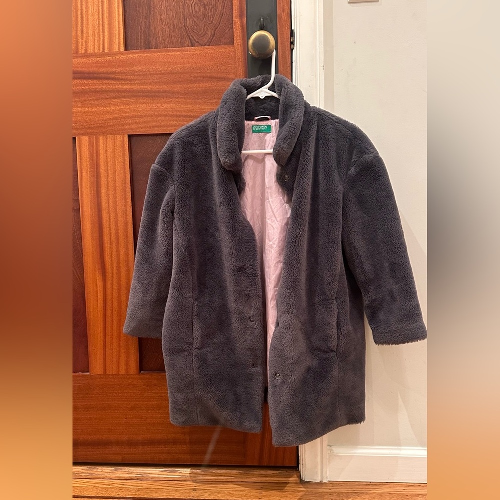 Preloved UNITED COLORS OF BENETTON faux fur coat kids 8/9 years good condition!